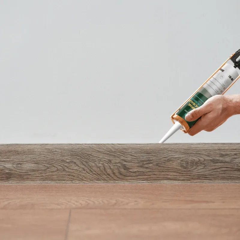 Acrylic_Latex_caulk_for_skirting_board